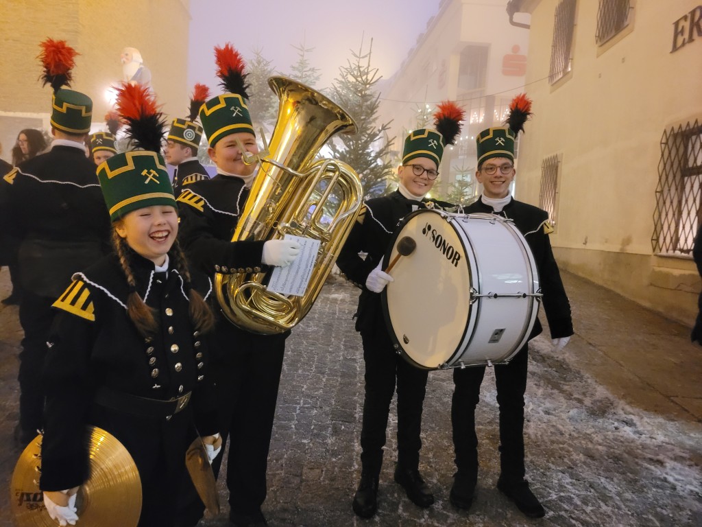Bild "2023-12-01_Pyramide_anschieben.jpg"